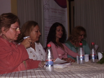 Supervisora da SMS, Ana Loch, participando da palestra do grupo Mama Vida de Pelotas