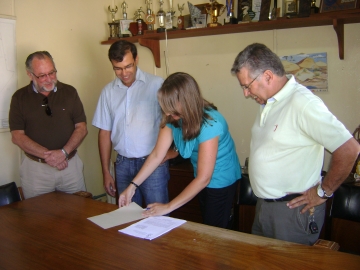 Secretria municipal da Sade, Zelionara Branco, assinou o contrato