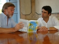 Professor falou de alguns detalhes do livro ao prefeito