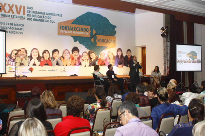 Resultado de imagem para forum municipal de educação em porto alegre 2014