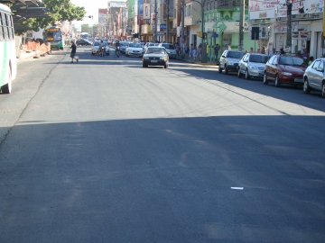 Pavimentao com asfalto ocorre na rua 24 de maio