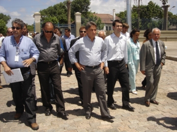 Janir Branco e Germano Rigotto visitando o porto