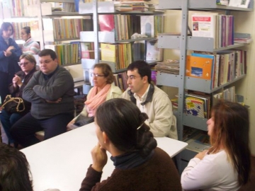 Prefeito ouvindo as reivindicaes dos moradores da vila Bernadeth