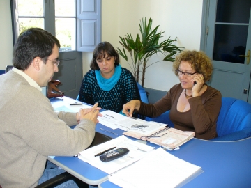 Prefeito em reunio com a secretria Snia e a supervisora Ceclia, da SMEC, sobre o transporte escolar para alunos do interior