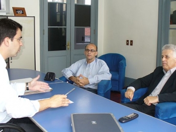 Prefeito, o secretrio Cuchiara e o representante da SPU