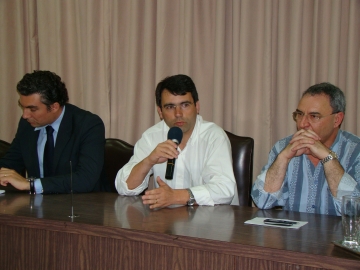 Prefeito F�bio Branco, ao lado do advogado tributarista e do secret�rio da Fazenda, falou da nova proposta