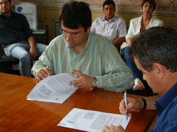 Prefeito Fbio Branco assinou contrato com a CEF e com a ACPO