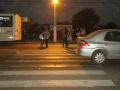 Pedestres deve fazer a travessia em dois tempos - Cr�dito: Ricardo Irigom