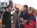 Prefeito no Mercado com frequentadores
