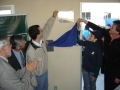 Prefeito, a moradora Cristiane Dutra representando os contemplados, e a equipe da CEF descerrando a placa inaugural do Condomnio Dom Bosco