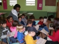 Alunos da E.M.E.F Liberato Salzano Vieira da Cunha,
participando de atividades sobre coleta seletiva e reciclagem, onde na oportunidade receberam folder sobre coleta seletiva nas escolas.