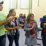 Animados, casais recomeçam os estudos juntos